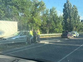 Plovdiv Çevre Yolu'nda Kaza: Araç Bariyere Çarptı, Trafik Durdu