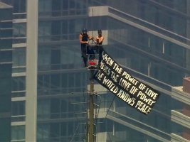 Aşkın Çift, Empire State Binasının Tepesine Çıktı ve Evlenme Teklifi Yaptı