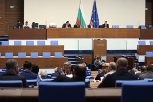 Bulgaristan Meclisi 2026 Bütçesini Onayladı: Yüzde 5,7 Açık, Muhalefet Önergeleri Reddedildi