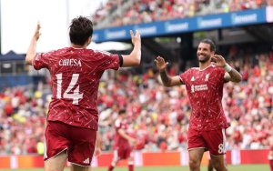 Liverpool, Iraola Dönemine Altı Gol ve Endişeyle Başladı