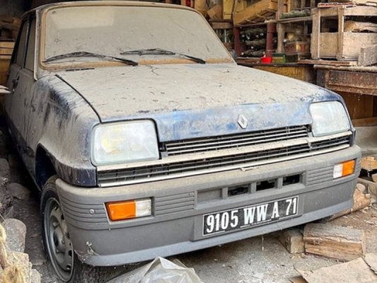 40 Yıllık Renault 5, 12 Km'lik Probesi ile 53.711 Euro'ya Satıldı