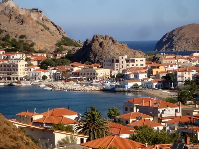 Yunanistan'ın Limni Adası'nda Yangın: 59 Kişi Denizden Tahliye Edildi