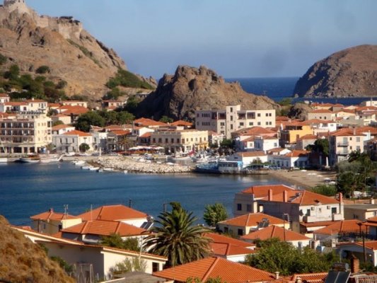 Yunanistan'ın Limni Adası'nda Yangın: 59 Kişi Denizden Tahliye Edildi