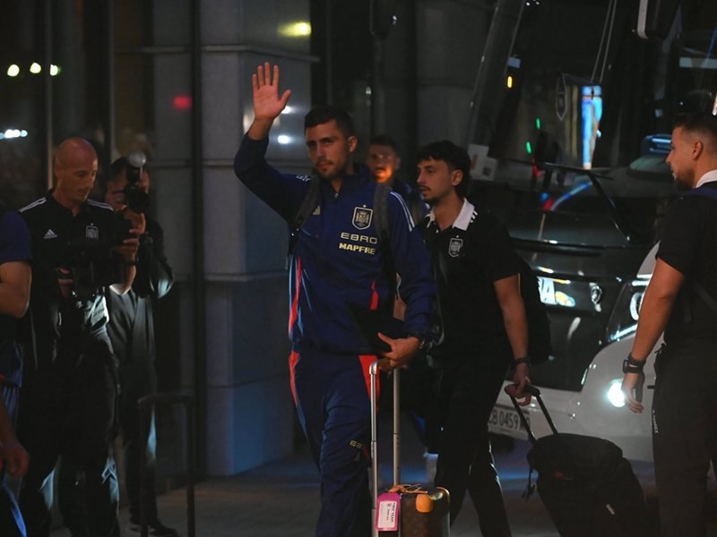 Manchester City, Rodri'yi 77 Milyon Euro'ya Barcelona'ya Satacak