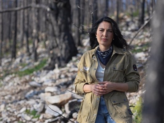 Desi Stoyanova, 'Orman İçin Bir Damla Hayat' kampanyasına destek olmak için muhabirlik rolüne geri dönüyor