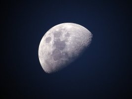 SpaceX Roketinin Bir Parçası Ay'a Çarptı