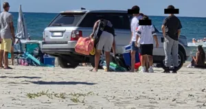Bulgar Sürücü Yunan Plajında Kuma Park Ederek Tepki Çekti