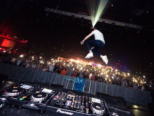 DJ Partisi "Unlimited", 23 Ağustos'ta "Sv. Al. Nevski" Önünde Halka Açık ve Ücretsiz Olacak