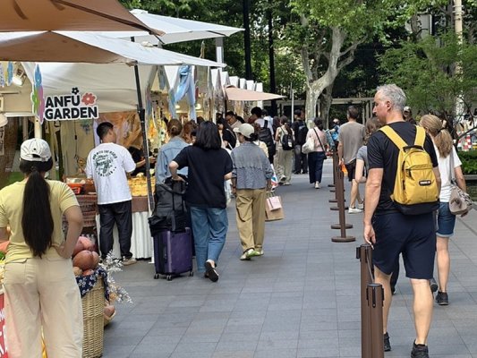 Çin'de Vergi İadesi Yabancı Alışverişini Patlattı
