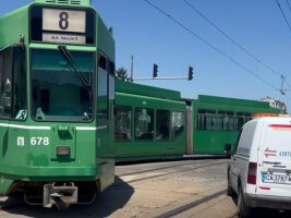 Sofya'da Tramvay Raydan Çıktı