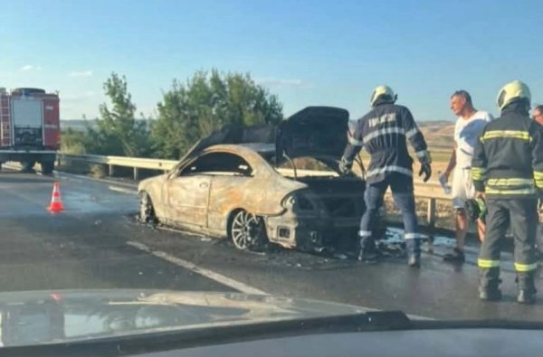 Burgas'a Giden Yolda Büyük Trafik: Yanan Araçılardan Kaynaklı Kaza