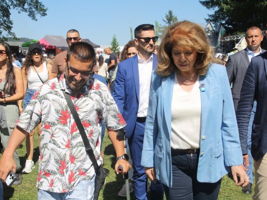 Cumhurbaşkanı Yotova ve Binlerce Bulgar, Gela Köyü Yakınlarındaki Gayda Yarışması'nda Buluştu (Fotoğraflar, Video)