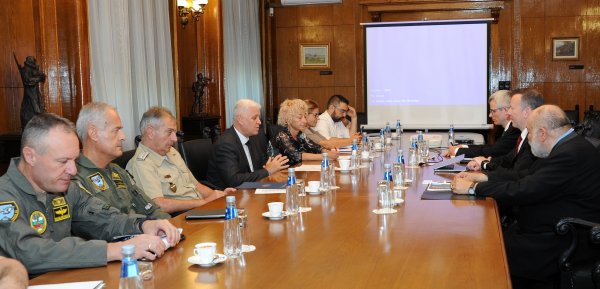 Savunma Bakanı Stoyanov, Diehl Defence ile Savunma Kabiliyetleri Bakım Merkezi İnşasını Görüştü