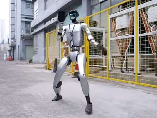 Pekin'de İnsan Biçiminde Robotlar Yarışması Başlıyor