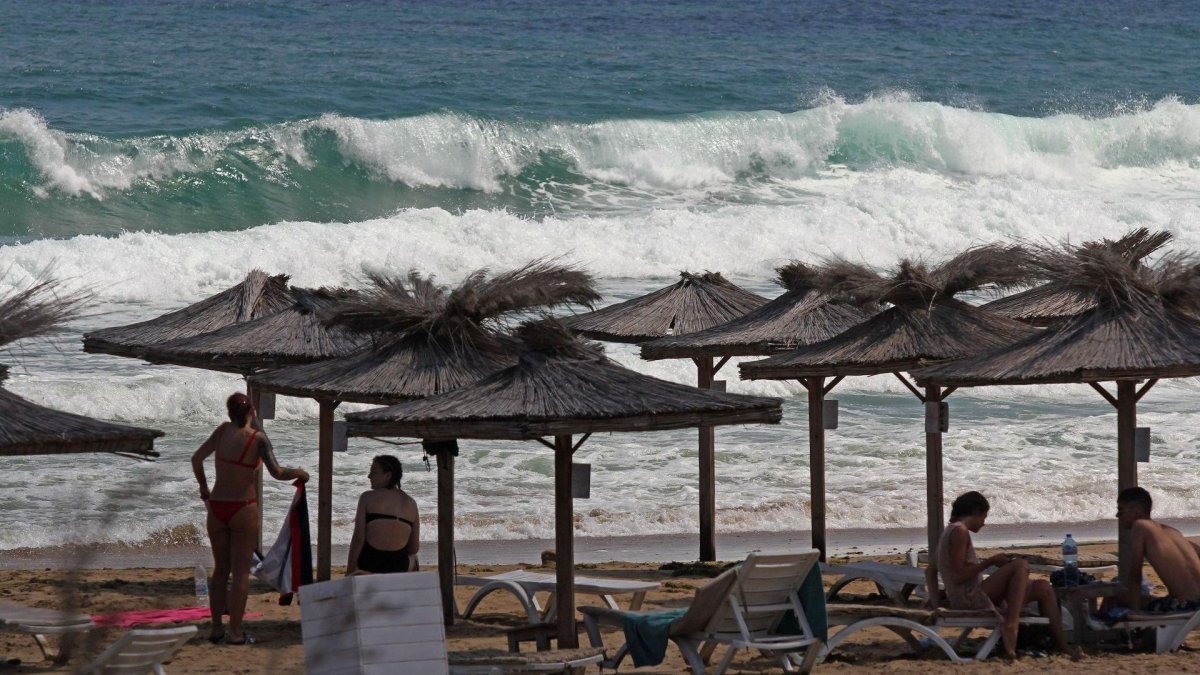 Karadeniz'de Sarı Kod: Tehlikeli Dalgalar