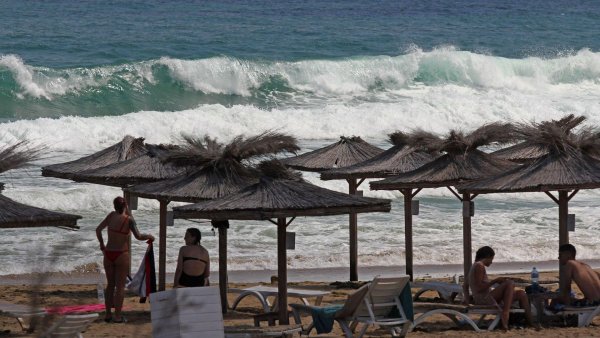Karadeniz'de Sarı Kod: Tehlikeli Dalgalar