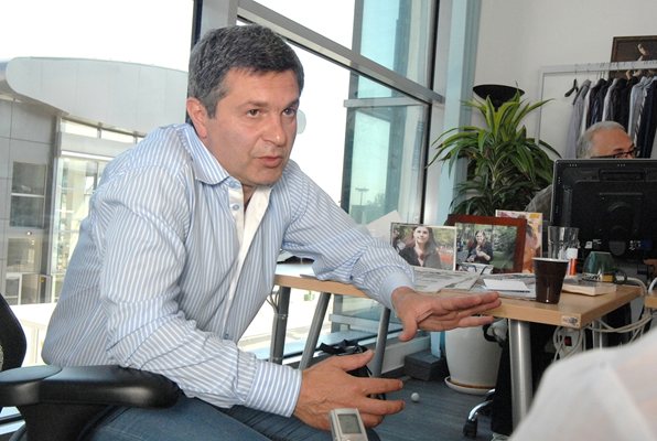 Milen Tsvetkov, bir gazetecinin işiyle tanınması gerektiğine, magazin haberlerinde yer almasıyla değil, inanırdı.