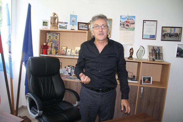 Narechenski Bani Muhtarı Dimitar Bakalski sorunu defalarca yetkili makamlara yazdı ama henüz sonuç alamadı. FOTOĞRAF: VALENTİN HADJİEV