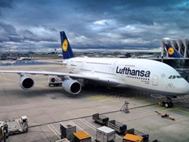 Lufthansa Uçağı Kötü Koku Nedeniyle Acil Iniş Yapmak Zorunda Kaldı