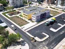 Veliko Tırnovo'da 1 Eylül'de Açılacak 'Bolyarçeta' Anaokulu Çevresindeki Yeni Yollar Asfaltlanıyor