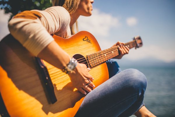 Müzik aleti çalmak - şimdi başlayabilecek eski bir hayal