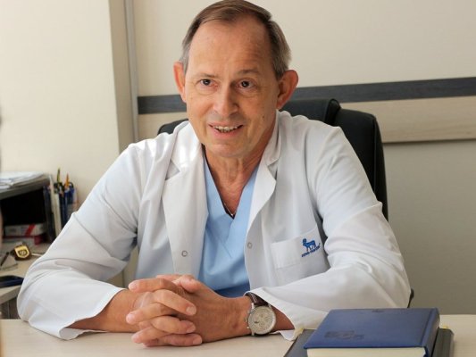 Prof. Dr. Asen Nikolov: Her Gün En Değerli Şeyi Ellerinde Tutuyor - Bir Bebek
