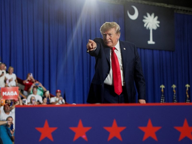 Trump, konuşmasını bölen protestocuya takıldı: "Annen sana kızacak, o bize oy veriyor"