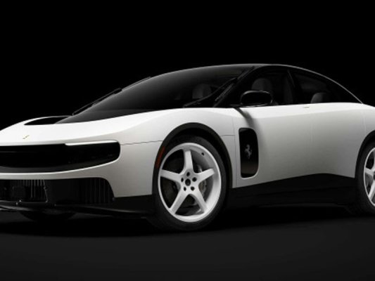 87 Yaşındaki Göz Hastalıkları Uzmanı, İlk Elektrikli Ferrari'yi 40 Milyon Dolara Satın Aldı!