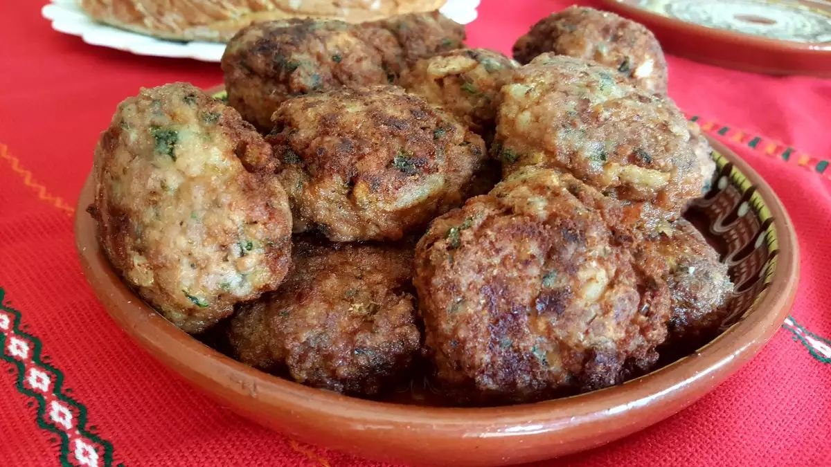 Yumurtaları Unutun! Köfteleri Daha Sulu Yapan 5 Pratik Malzeme