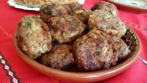 Yumurtaları Unutun! Köfteleri Daha Sulu Yapan 5 Pratik Malzeme