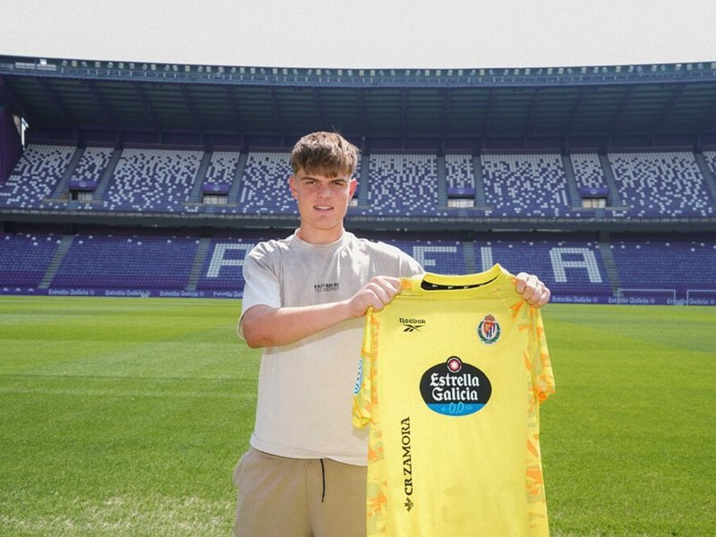 Bulgar Kaleci Stefan Mihaylov, Real Valladolid ile Profesyonel Sözleşme İmzaladı