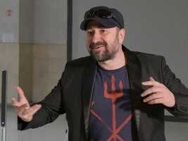 Stefan Vıldobrev, Bulgaristan'da Yeni Şarkı için İki Saat İçinde Metin Yazdı