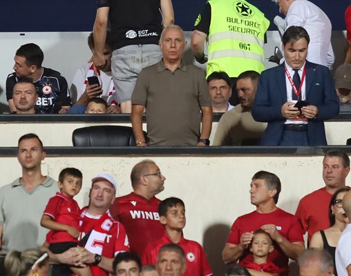 Bulgar futbolunun ve CSKA'nın efsanesi Hristo Stoichkov, Maccabi mağlubiyetini Ulusal Vasil Levski Stadyumu'nun locasından izledi. Maç sonrası Kamata, Hristo Yanev'in ekibinde Sensi'yi öne çıkararak benzersiz futbolcular olduğunu belirtti.