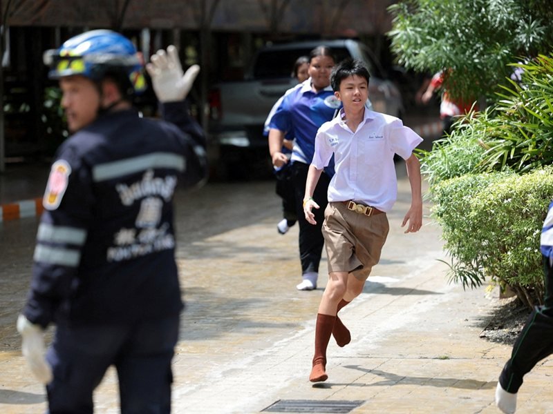 Bangkok'ta Okulda Silahlı Saldırı: Çocuk Ateş Açtı, Ölü ve Yaralılar Var
