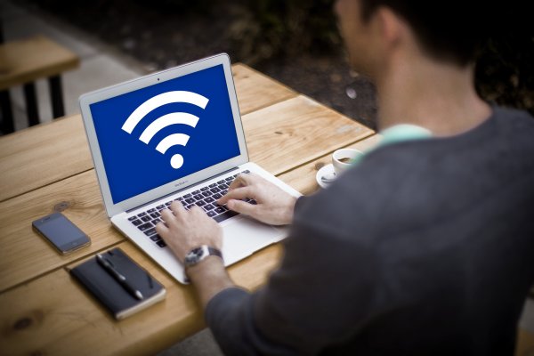 Uzmanlar, Ekstra Ücret Ödemeden Evdeki Wi-Fi'yi Nasıl Güçlendirebileceğimizi Açıkladı