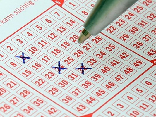 İtalyan Kadın 1 Milyon Euroluk Piyango Biletini Çöpe Attı, Çöpçüler Sayesinde Geri Buldu