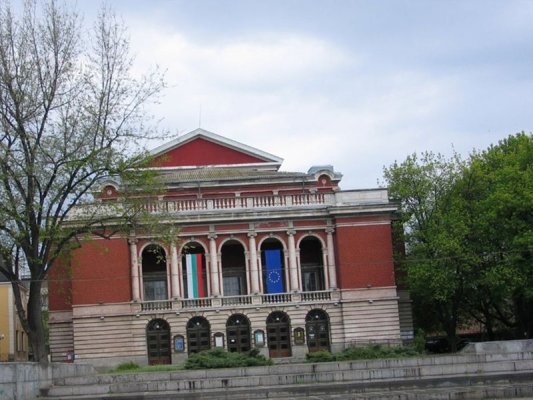 Ruse Opera'dan Puccini'nin 'Tosca'sı: Başrollerde Jose Cura ve Tanya İvanova