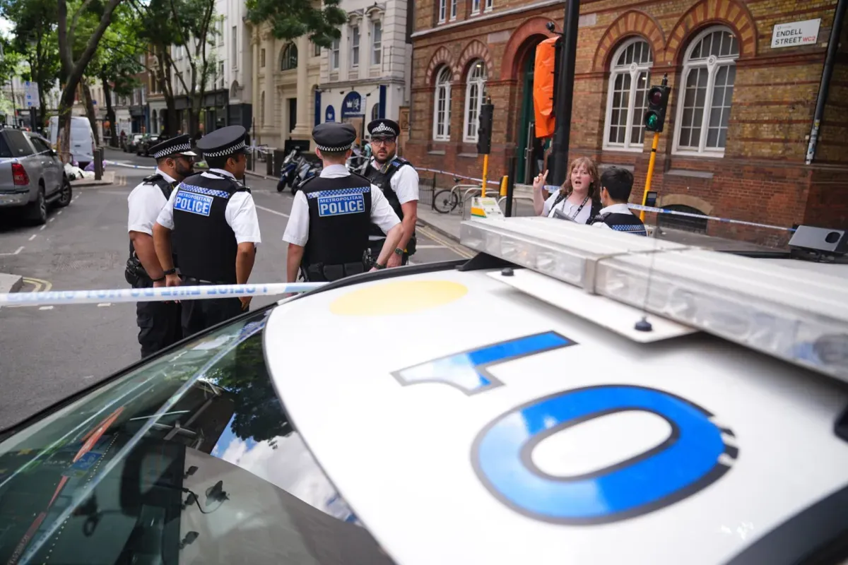 Londra'nın Göbeğinde Kanlı Bıçaklı Saldırı: 4 Yaralı, 1 Gözaltı