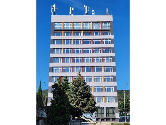 Aksakovo'da Şantiye Var: Okula Yeni Bina, Stada Kapalı Tribün