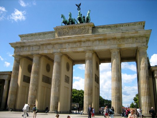 Berlin'de Siyasi Sürpriz: Sol Parti Öne Geçti