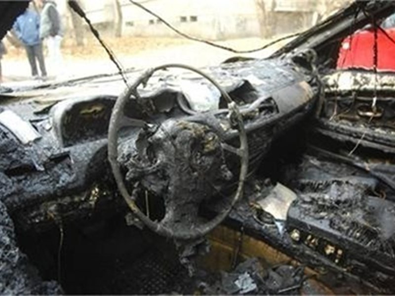 Nesebir Yakınlarında Bir Araç Tamamen Yandı, Alevler Altı Araca Sıçradı