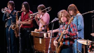 22 Yaşındaki Müzisyen 1970'te Yazdığı Rock Baladıyla Hâlâ Hit
