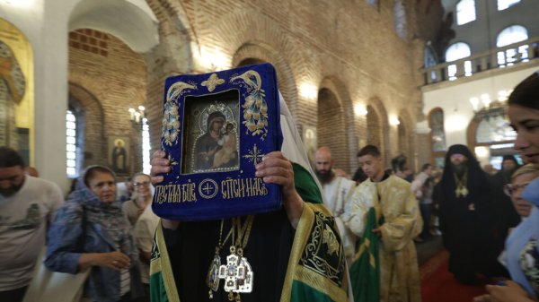 Havai İkonu Sofya'da Bir Gün Daha Kalıyor: Görenler Uzun Kuyruklar Oluşturdu