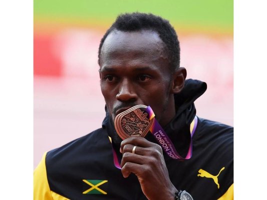Üssein Bolt İngiltere'de Veteranlar Futbol Takımı ile Anlaştı