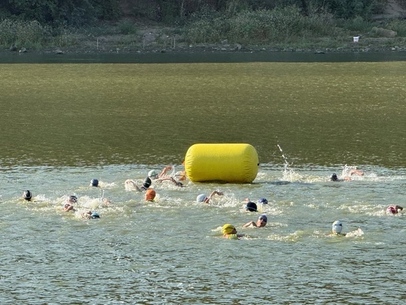 Bulgaristan Ulusal Akvatlon Şampiyonası 160'tan Fazla Sporcuyu Buluşturdu