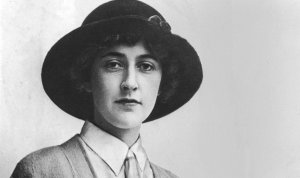 Agatha Christie'den İronik Bir Evlilik Tavsiyesi: Gençken Evlenin, Çünkü Zamanla Akıllanıyorsunuz