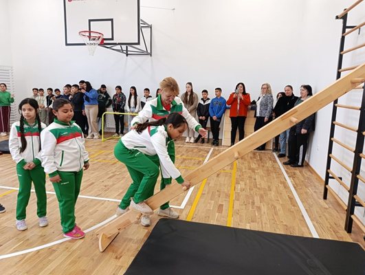 Nesebar Belediyesi, modern salonlar, spor salonları ve açık hava alanlarıyla spor altyapısını sürekli genişletiyor.