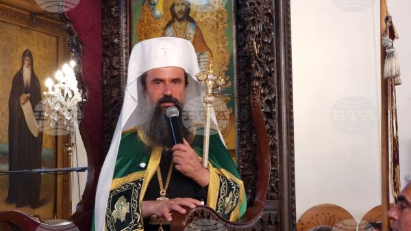 Patrik Daniil: Mucizevi İkon Binlerce İnananı Peşinden Sürükledi
