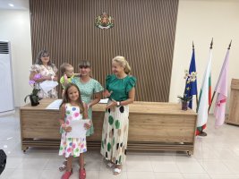 Kazanlık Belediyesi 36 Yeni Doğan Bebeğe Bebek Bezi ve Mama Desteği Sağladı