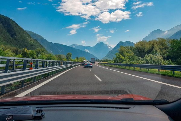 Avrupa Birliği'nde Araçla Seyahat Edebilir misiniz? Bilmeniz Gereken Kurallar